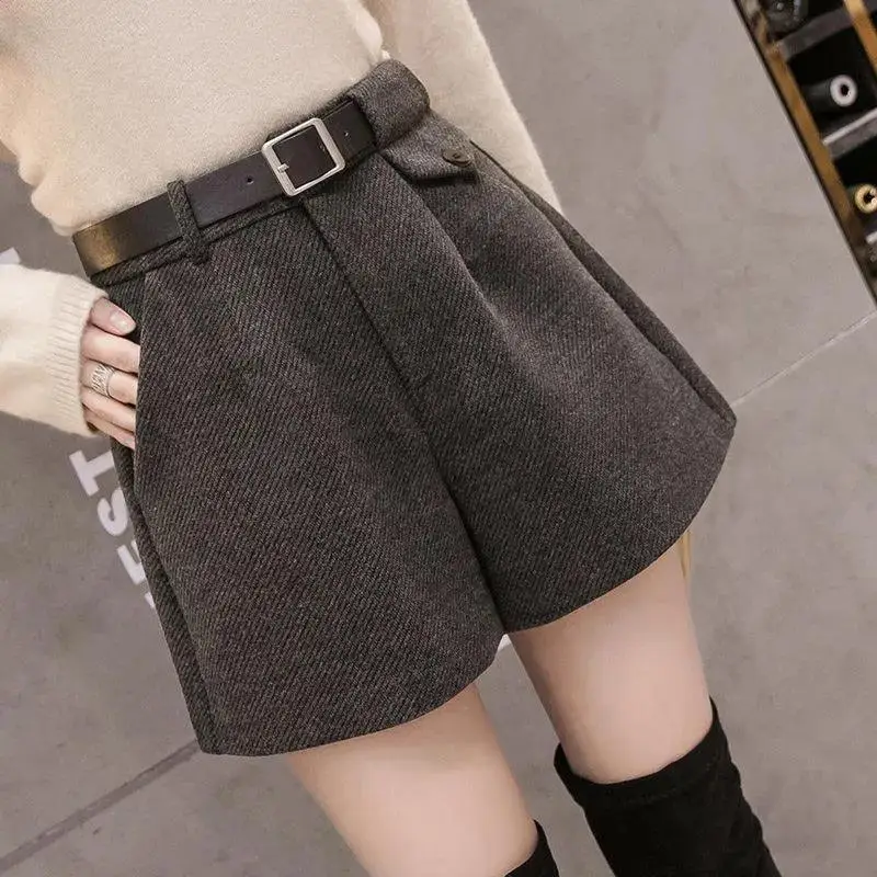 

The New 2021 Autumn And Winter New Korean Fashion Elegant Chic Wool Wide-leg Shorts Women's High-waist Thick Shorts