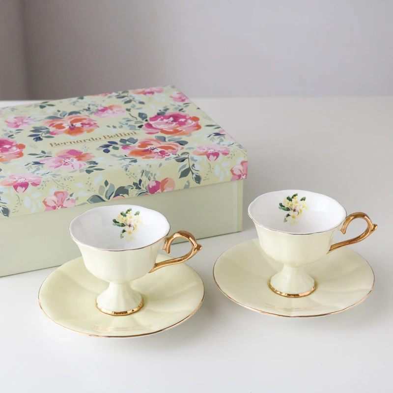 

Porcelain Ceramic Coffee Cup Saucer Spoon Set Elegant Gold Rim Flower European Tea Cup Bone China Mug Taza Cafe Drinkware E5BD