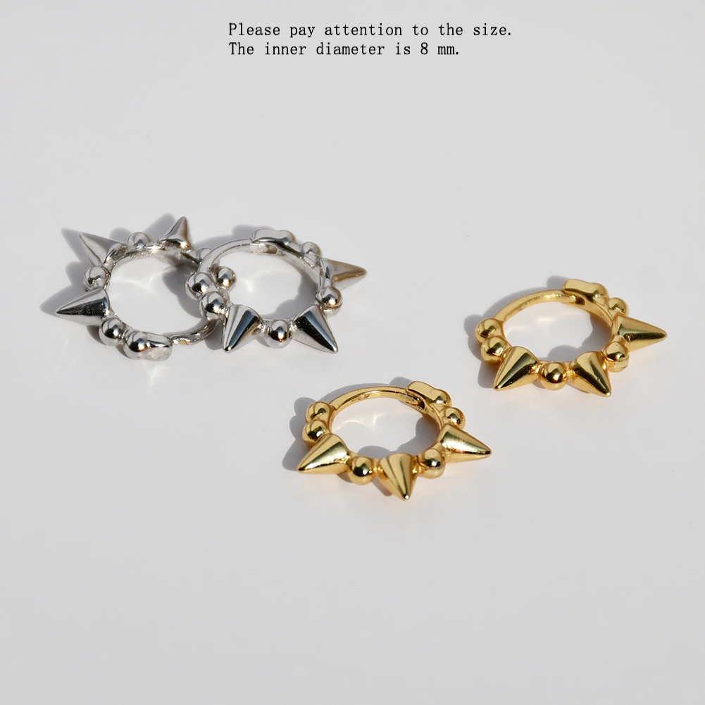 Женское кольцо из серебра 925 пробы с геометрическими бусинами и заклепками |