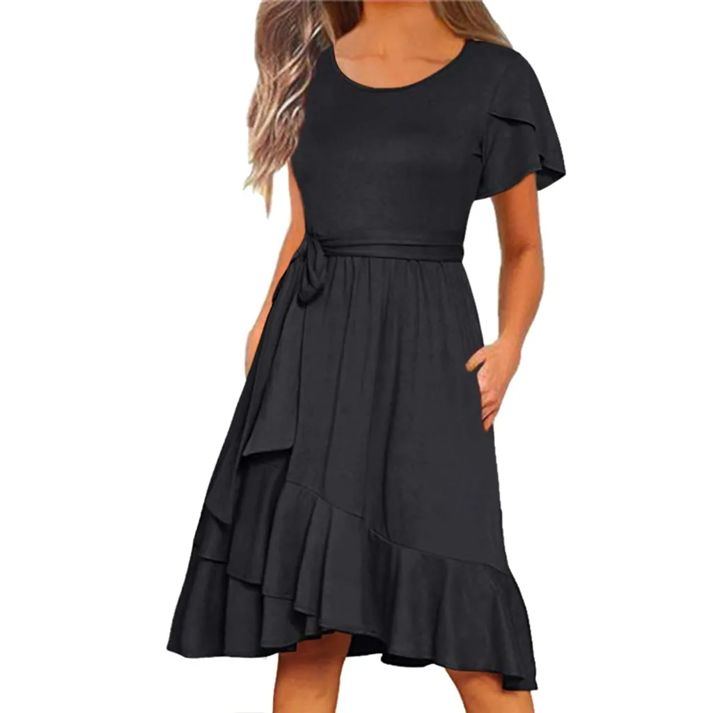 Женское летнее однотонное платье средней длины с коротким рукавом и