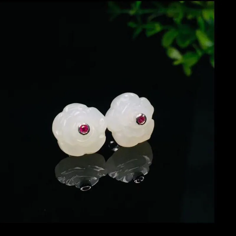 Серьги-гвоздики женские из серебра 925 пробы с белым нефритом И вырезанными