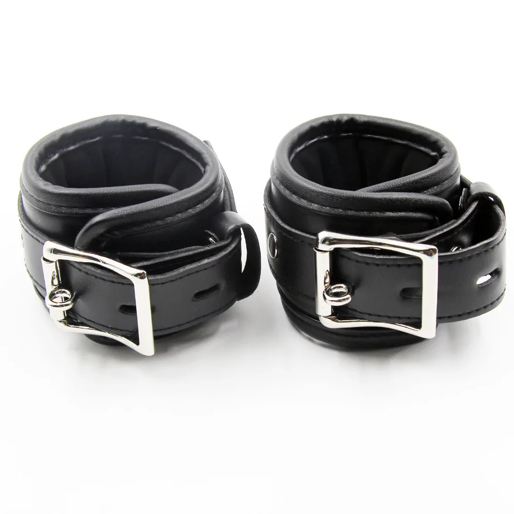 Манжеты на запястье подвязка под бедро раньше фетиш подчиненный интимные