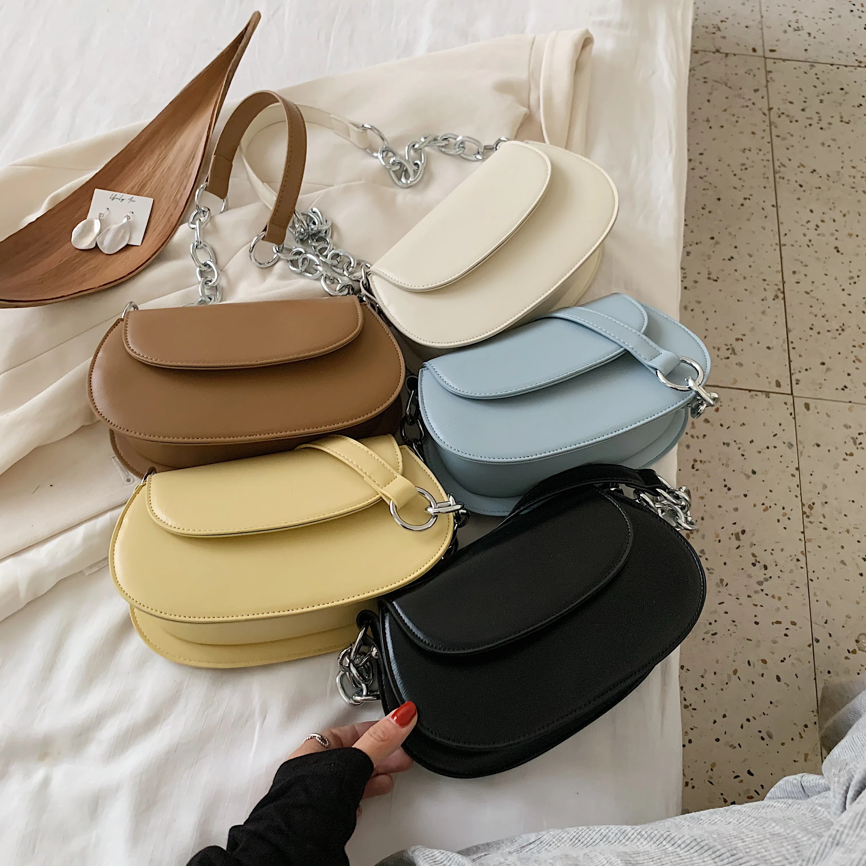 

Vintage Saddle Bags For Women 2020 Small Shoulder Bag Chain Crossbody Bag Retro PU Leather Handbags Solid Brand Designer