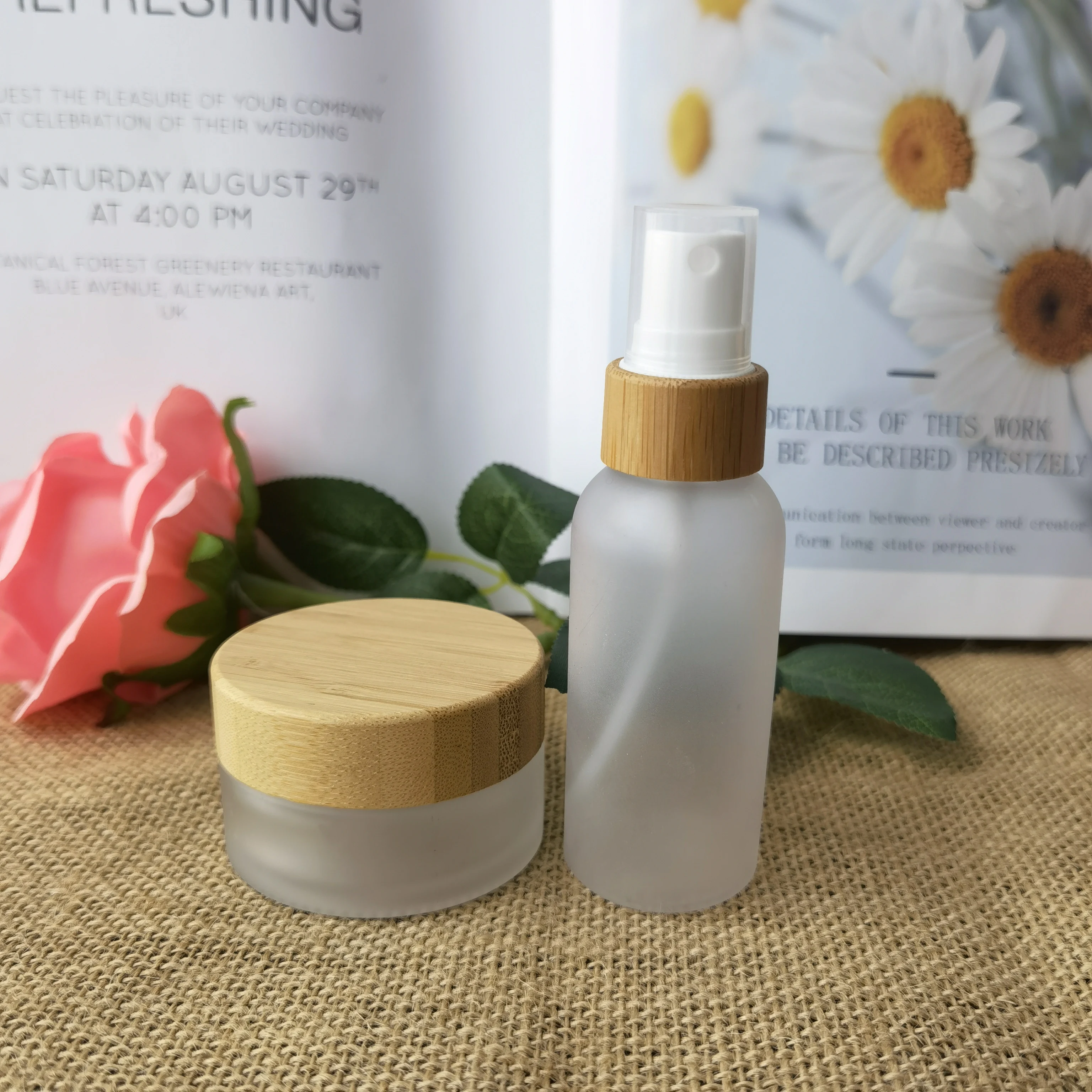 

Оптовая продажа, стеклянная Косметическая баночка для крема с деревянной бамбуковой крышкой, косметический лосьон для ухода за кожей