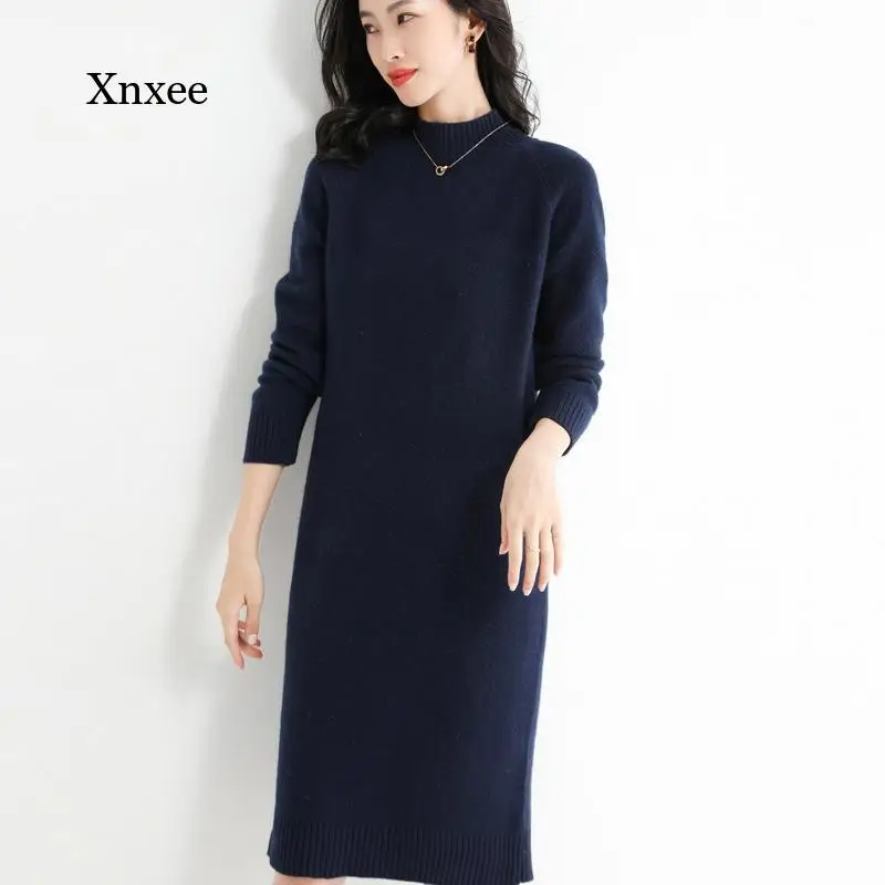 

Женское длинное вязаное платье-свитер с высоким воротником