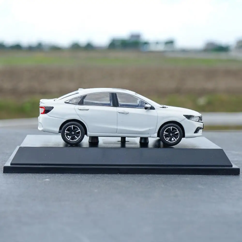 Коллекционная белая модель автомобиля Honda Envix в масштабе 1/43|Наземный транспорт| |