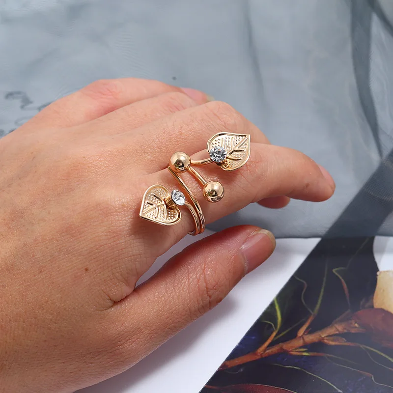 Женские кольца с регулируемым размером сохраняющие цвет и не вызывающие