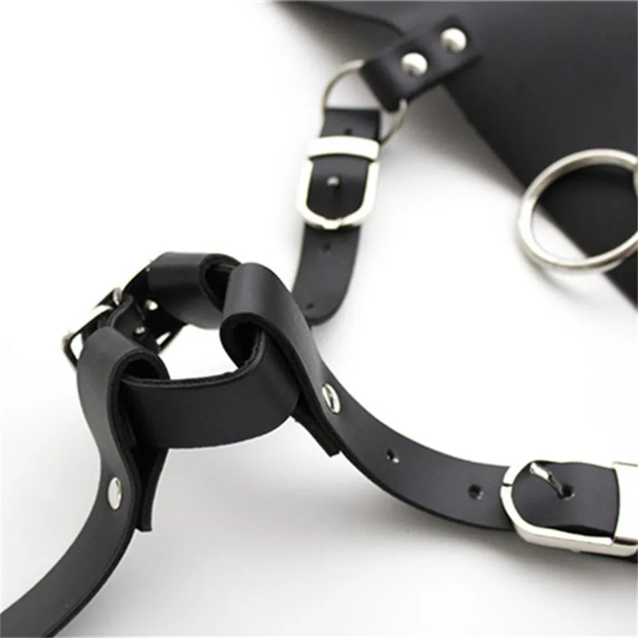 Фаллоимитатор женский с открытой промежностью пикантный принудительный