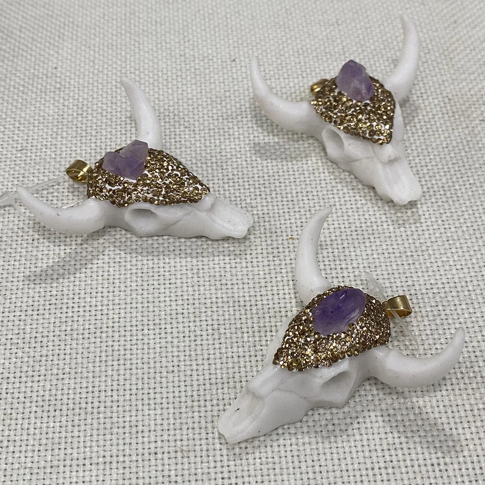

Animal Bull Head Shaped Resin White Carved Inlaid Amethyst Diamond Pendant for DIY Jewelry Making Necklace Bracelet Accessories