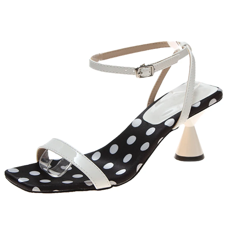 Женские босоножки на высоком каблуке с квадратным носком в сеточку оборками