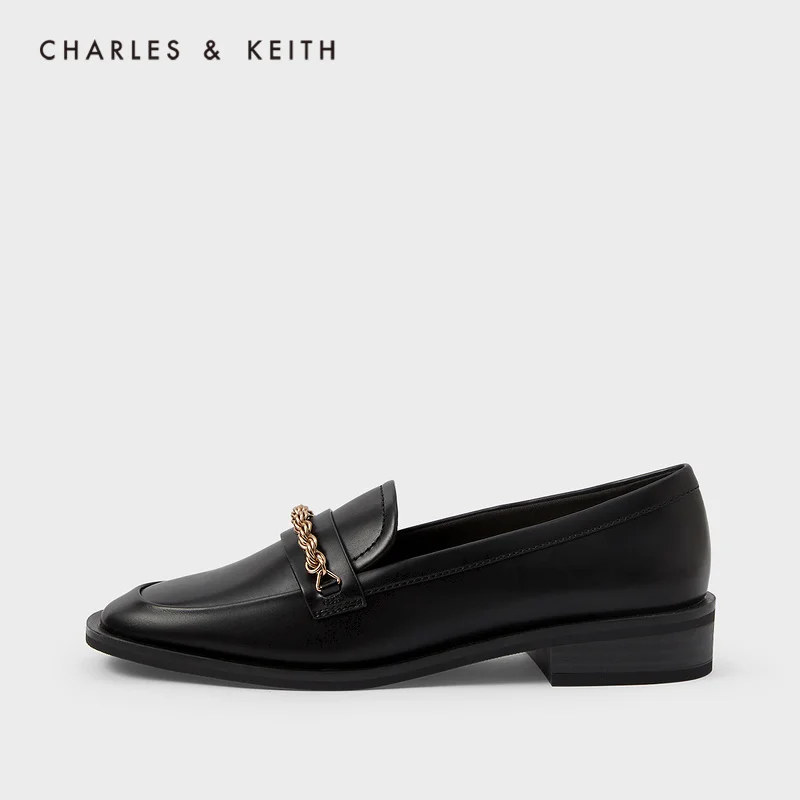 

CHARLES＆KEITH Новинка на Весна 2021 CK1-70380845Женская модная обувь Лоферы на низком каблуке, украшенные металлическими цепочками
