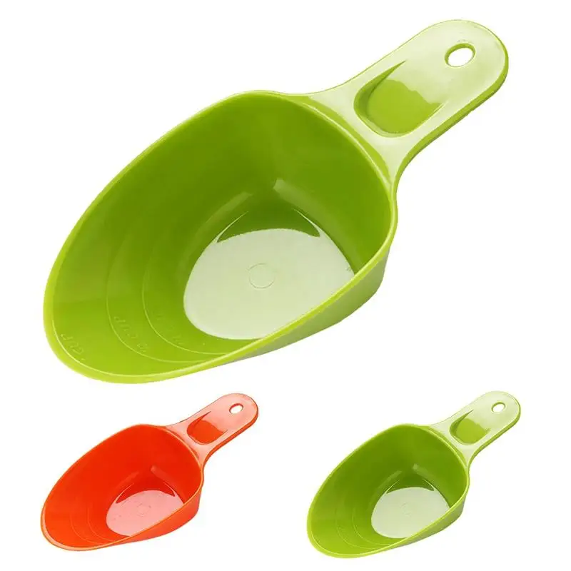 

2PCS Random Color Plastic Pet Food Shovel Curved Plastic Dog Food Scoop Small Cat Food Shovel Feeder Scoop Shovel Pet Products