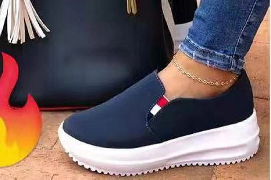 

2021Fashion Comfortable Lace-up Breathable Casual Shoes Mid-top Thick-soled Large Size Sports Shoes Platforms Sneaker Shoes43