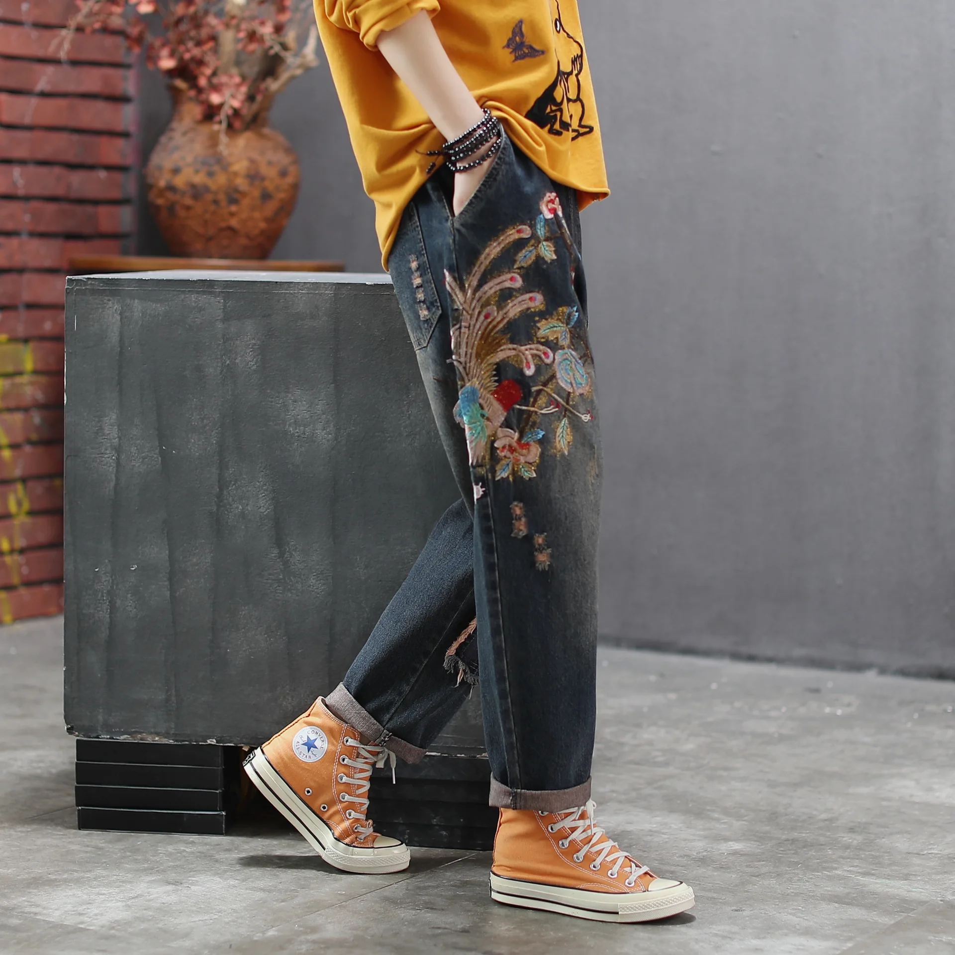 Streetwear Casual Ripped Denim Pants Autumn Retro High Quality Embroidery Floral Washed Jeans Women Elastic Waist Harem Trousers | Женская