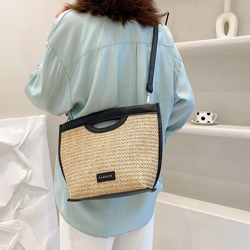 

2021 New Beach Capacity Straw Bags Women Handmade Woven Basket Bolsa Tote Summer Bohemian Beach Bags Lady Handbags
