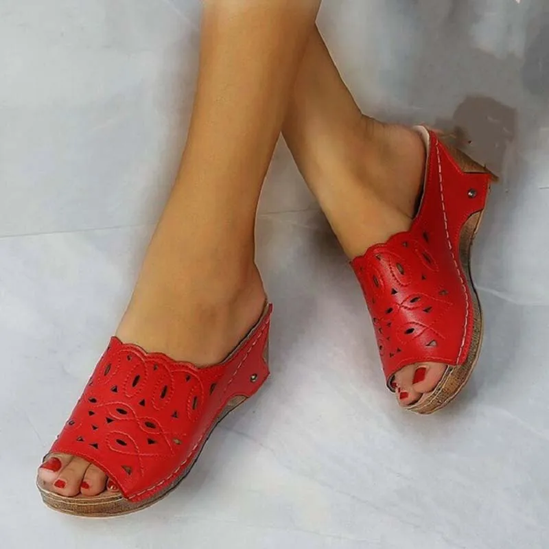 Сандалии женские на толстой подошве мягкие босоножки в стиле ретро туфли с