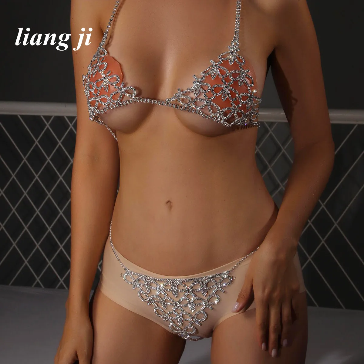 Сексуальная цепочка для тела с кристаллами и бантом трехточечные стринги