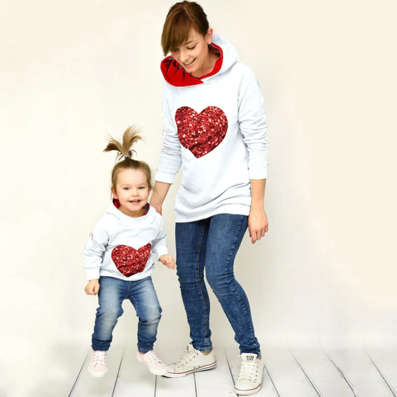 

Family Matching Outfits Mother Daughter Clothing Leisure Women Girl Top Heart Shape Long Sleeve Hoodies Family Look