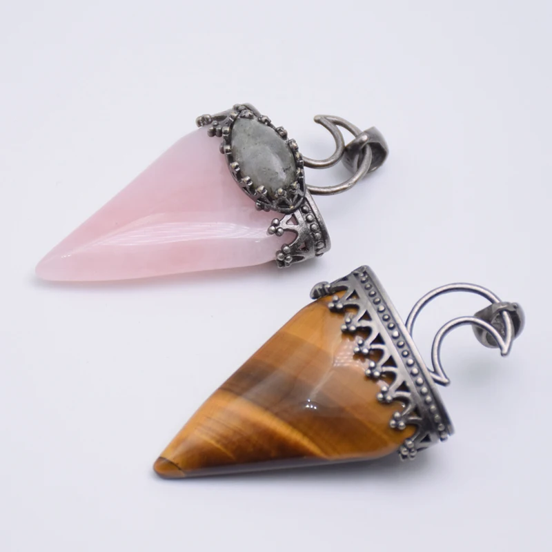 Кулон в форме Луны с покрытием серебром кварцевым тигровым глазом пробы