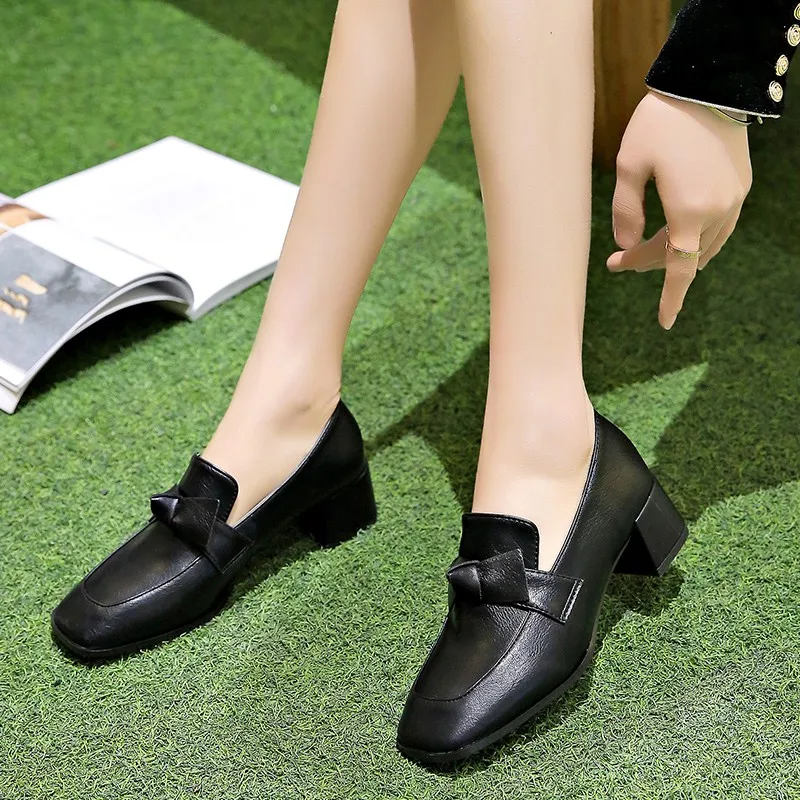 Туфли женские на толстом каблуке однотонные сандалии в британском стиле кожаные