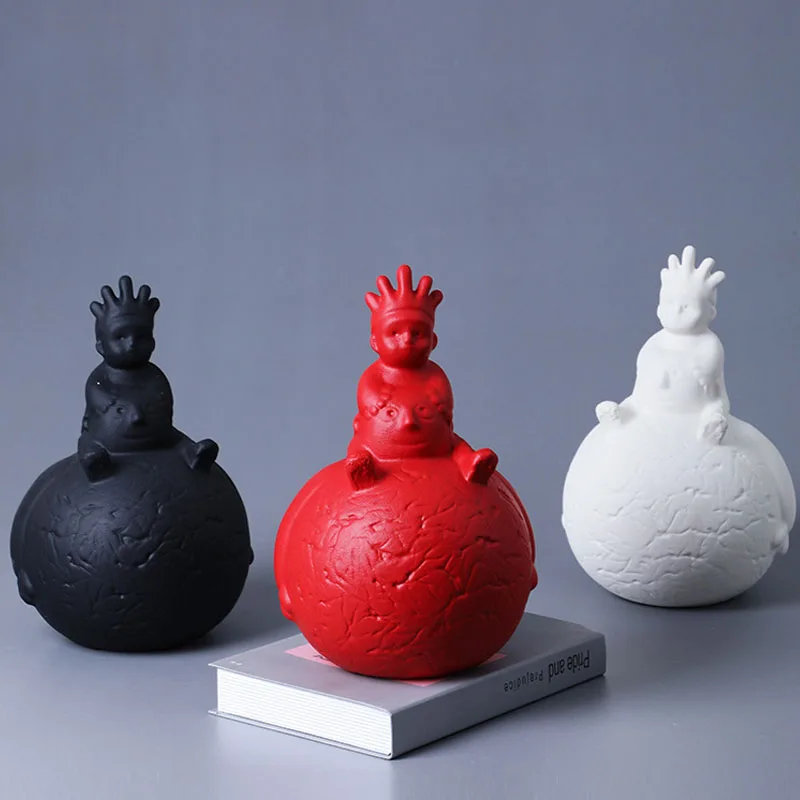 

Nordic Contracted Cartoon Crown Figure Artware Sculpture Home Decoration Accessories Modern Art Resin Statue Room Decor Craft