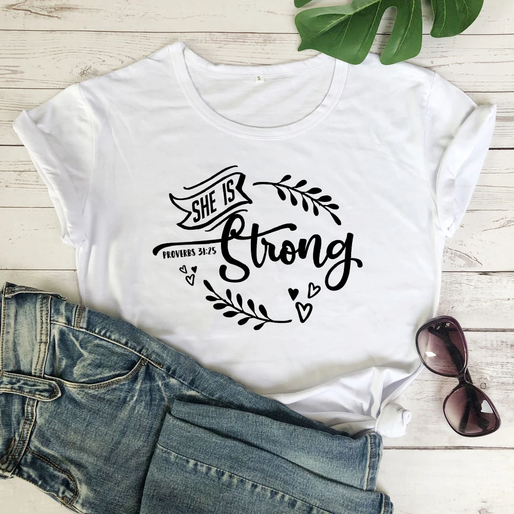 white-black text She Is Strong пословицы 31: 25 футболки женские Необычные графические вдохновляющие Христианские Футболки женские модные церковные Библейские стихи футболки - Цвет: white-black text