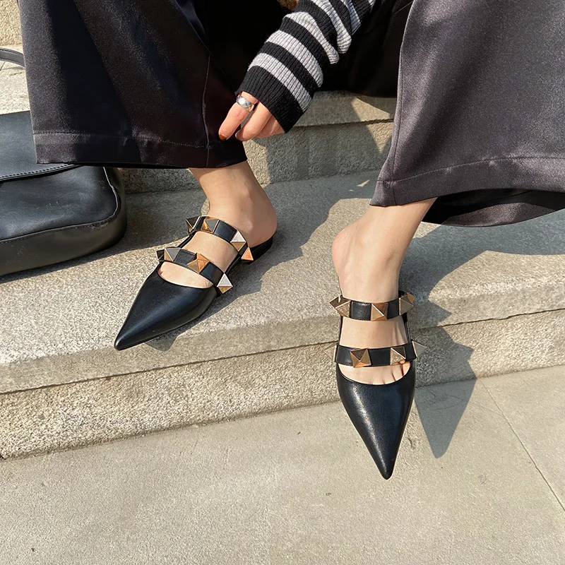 

JOCHEBED HU2021 New Hot Sale Summer Shoes Woman Genuine Leather Flats Rivet Decora Slippers Pointed Toes Slippers Outoor Slipp