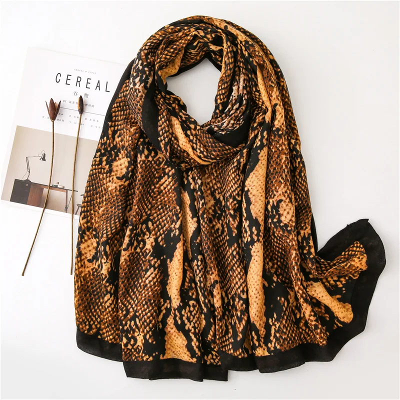 Женский шарф со змеиным принтом мягкий прямоугольный длинный розовый