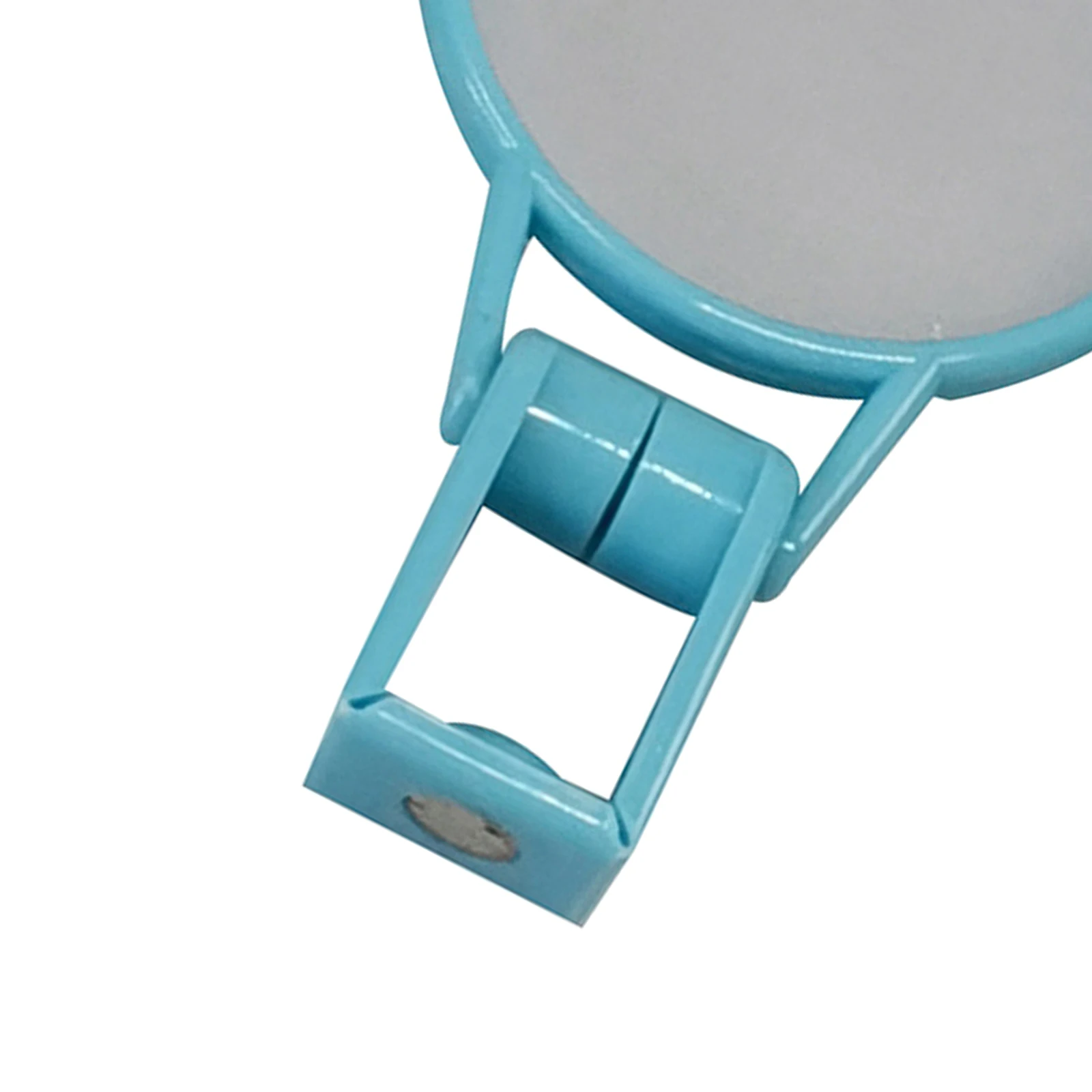 Ножницы для ногтей с увеличительным стеклом.