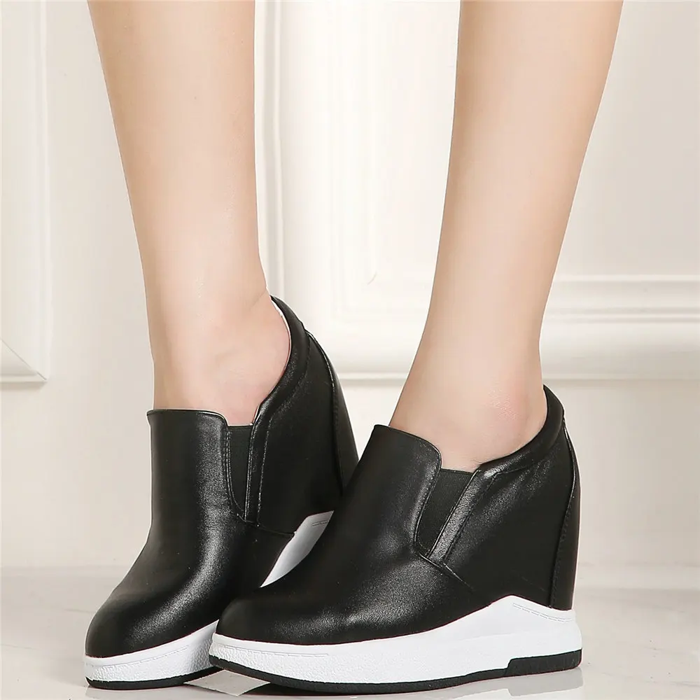 Женские низкие кроссовки из натуральной кожи ботильоны на танкетке и высоком