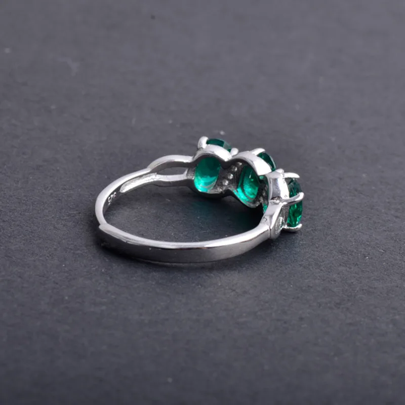 Женское кольцо из серебра 11 пробы с изумрудами 4 Х6 мм|Кольца| |