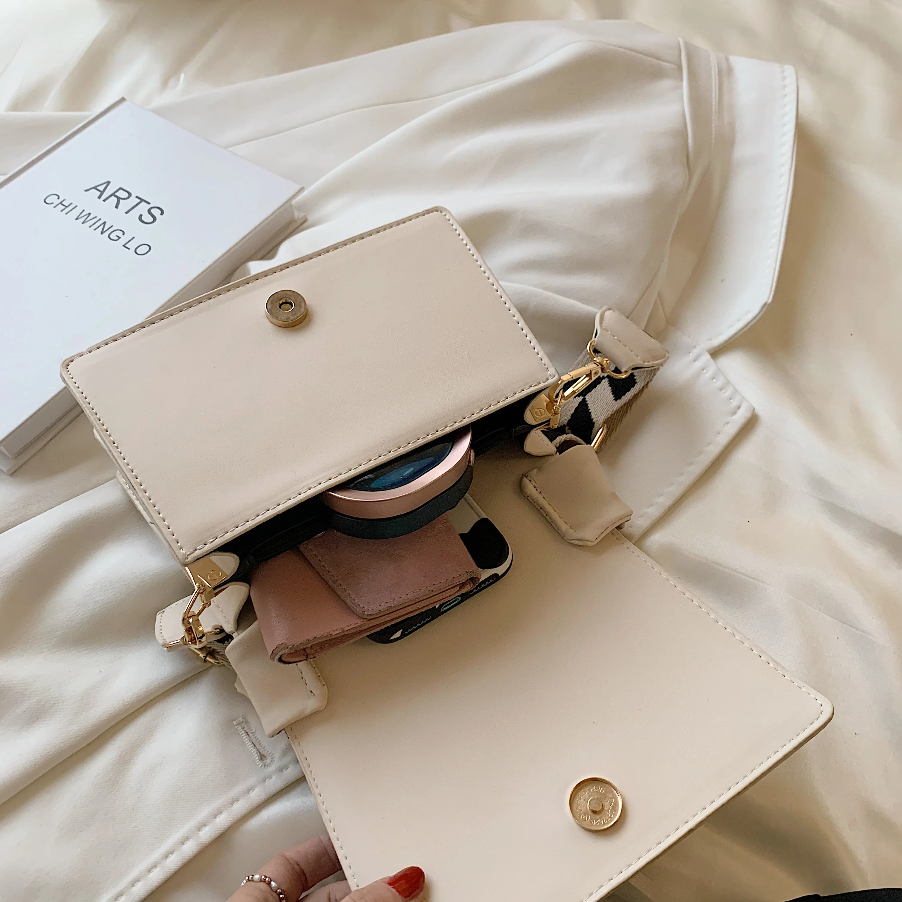 

Small Pu Leather Crossbody Bags for Women Trending Designer Handbag Female Casual Flap Organ Bag Graffiti Shoulder Messenger Bag