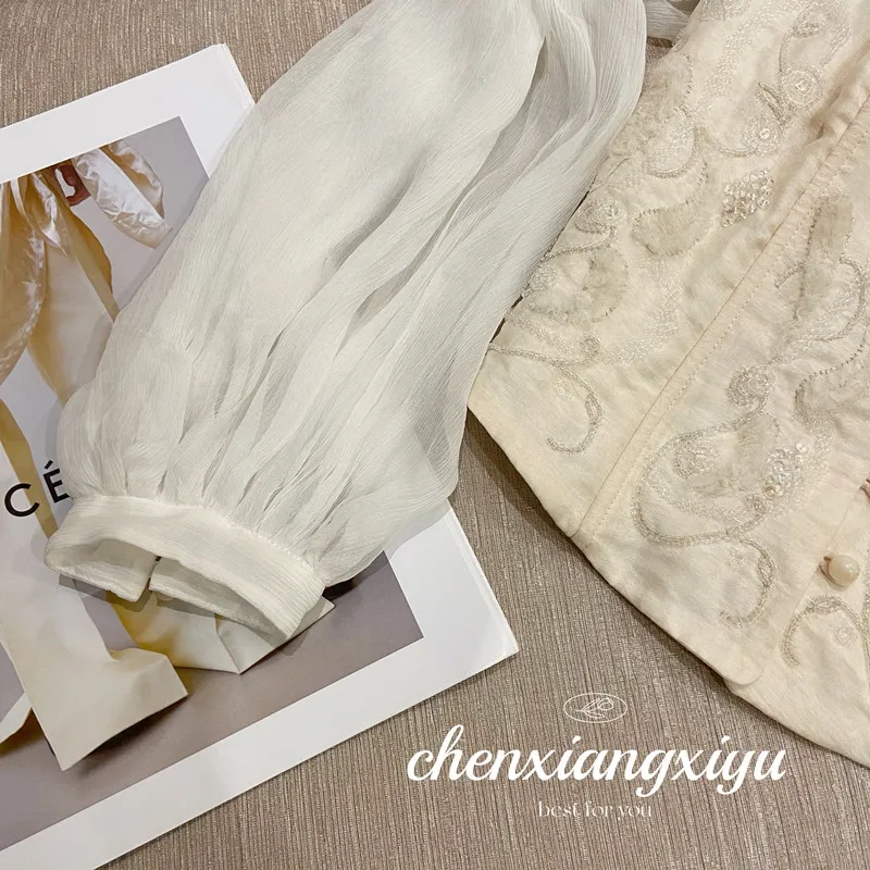 

2021 summer new style French blouse women's new palace style retro temperament slim slimming v-neck short shirt