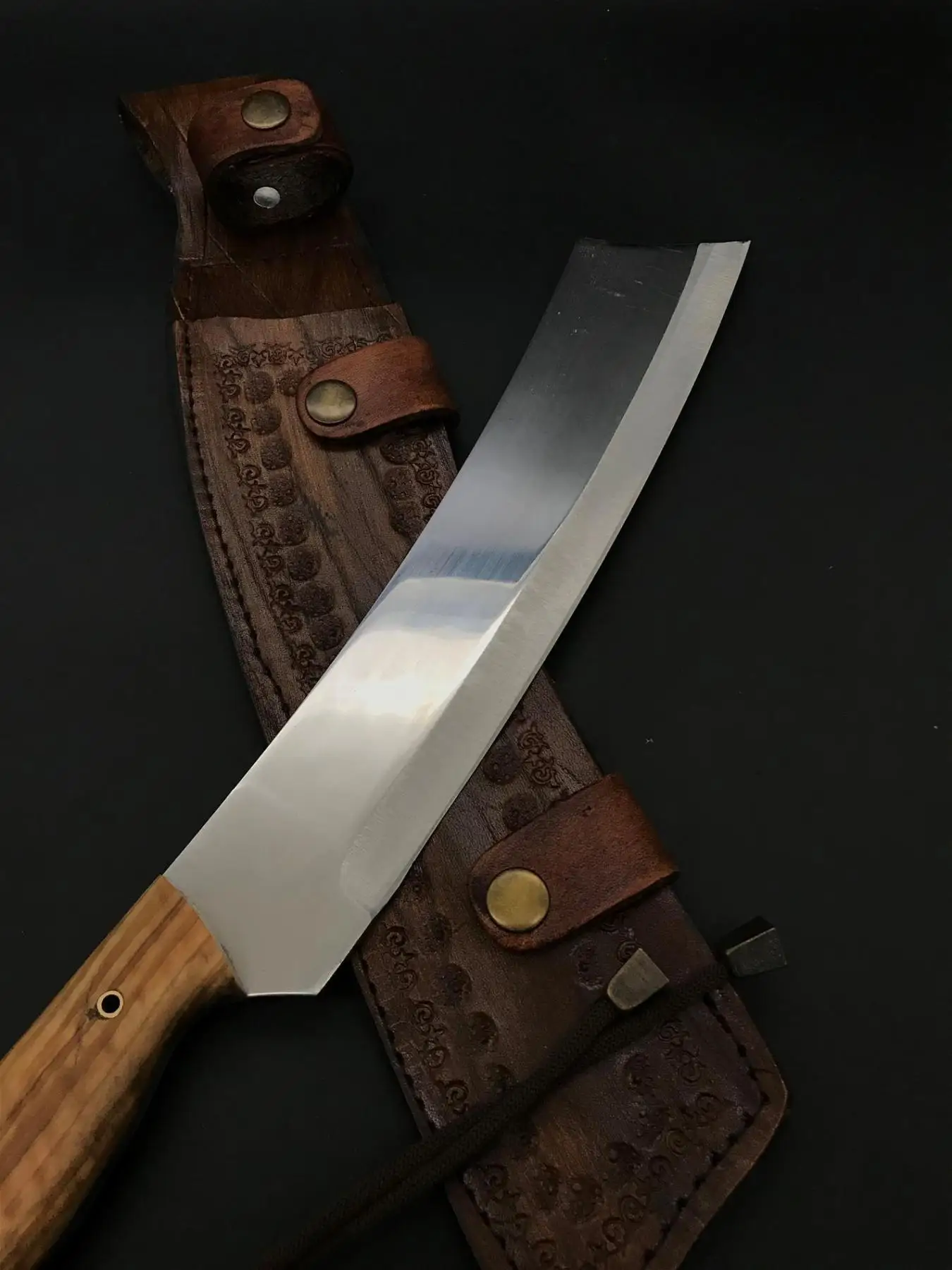 

Handmade Shaking Camping Knife BB73-1