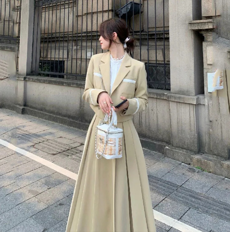 

Новинка Осень 2021, модная яркая Однотонная юбка и пальто в движущемся сердцем, костюм с юбкой для ранней осени