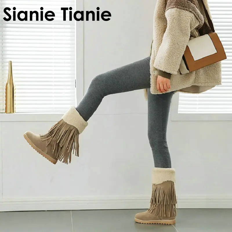 

Женские сапоги на плоской подошве Sianie Tianie, зимние теплые плюшевые ботинки с бахромой, размер 43, для зимы, 2020