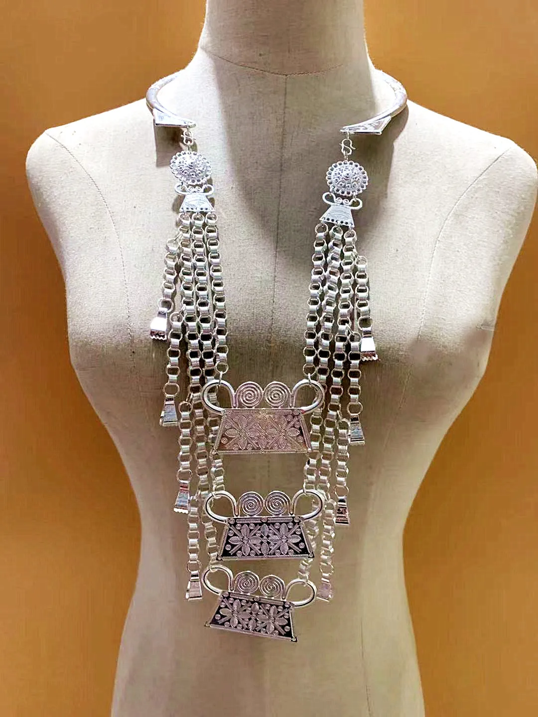 

Hmong Woman One Layer Collar and Necklace Miao Jewelry Dance New Year Party