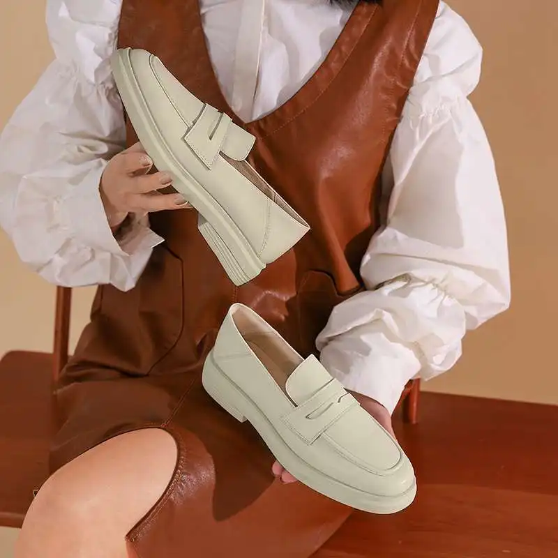 

Krazing Pot natural leather round toe med heel British style spring brand shoes deep mouth slip on classic color women pumps L05