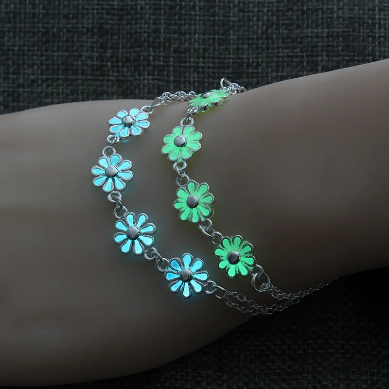 

New Hot-selling Luminous Flower Fashion Bracelet Luminous Bracelet