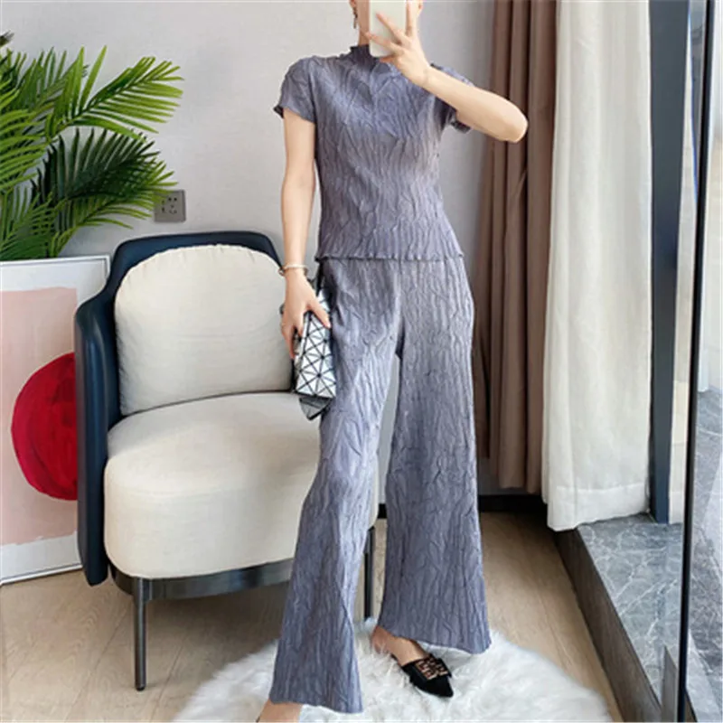 

Miyake fold heavy industry embroidery embossed short-sleeved blouse pants suit women's summer fashion comfortable two-piece suit