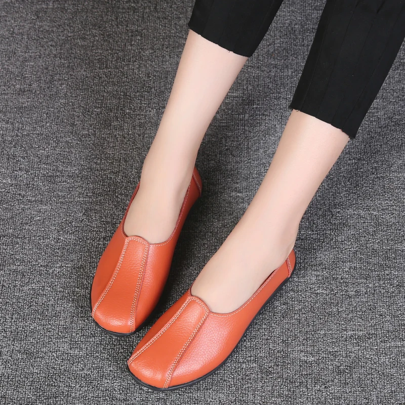 

Summer Women's Leather Large Size Flat Bottom Casual Shoes Shallow Mouth Mother's Shoes Soft Bottom Anti-Skid Doudou Shoes