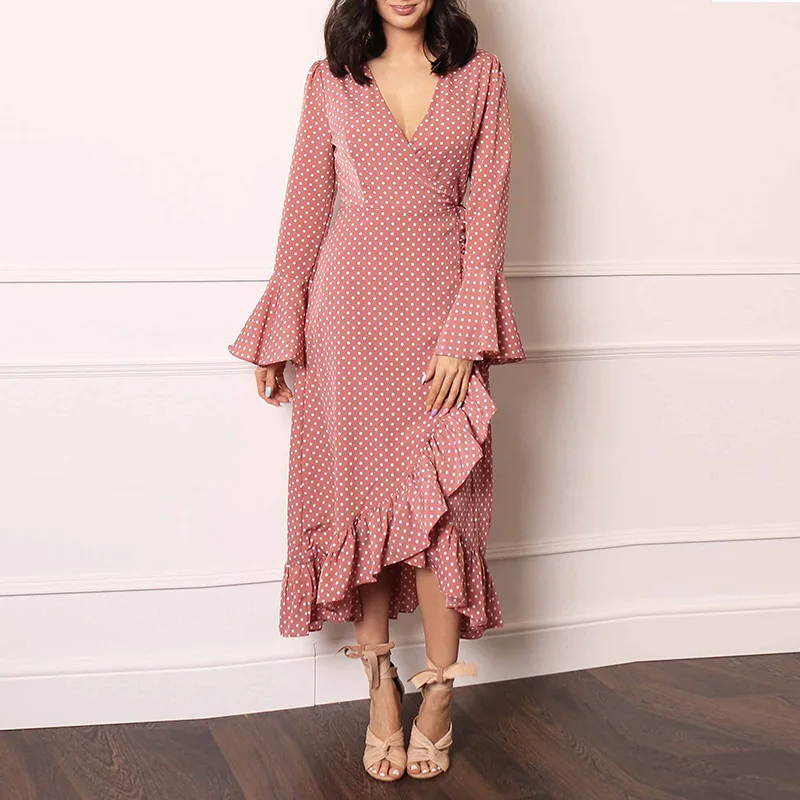 Модное платье с расклешенными рукавами оборками и v образным вырезом длинное в