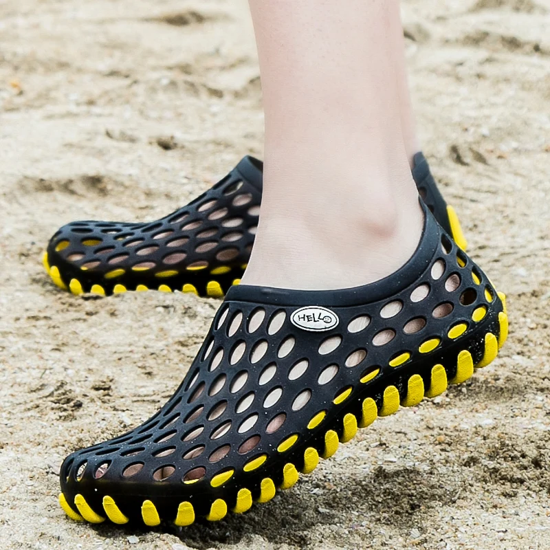 

2021 Men Beach Sandals Woman Hole Shoes Rubber Clogs For Men EVA Unisex Garden Shoes Black Adulto Chaussure Hombre