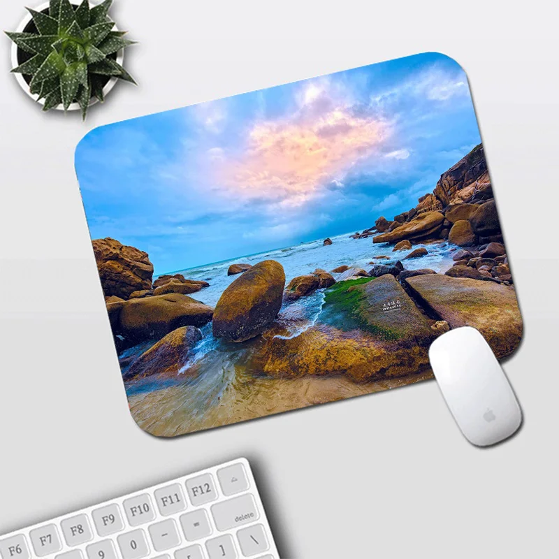

MRGLZY Landscape Mouse Pad Computer Desk Pad Desk Pad Keyboard Pad Mouse Lock Edge Natural Environmental Protection Rubber