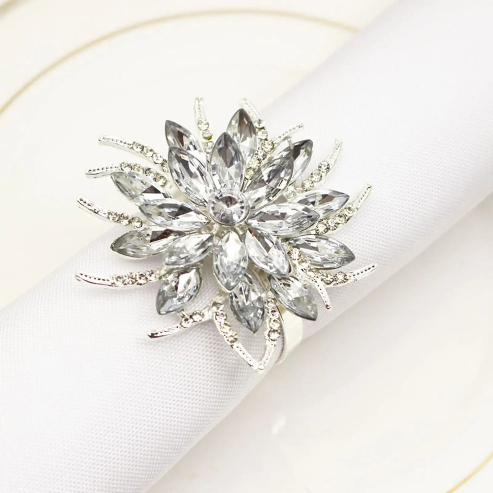 

6Pcs Rhinestone Lotus Flower Shape Napkin Rings Buckle Napkin Holder Ring Holder Towel Napkin Ring Wedding Dinner Table Decor