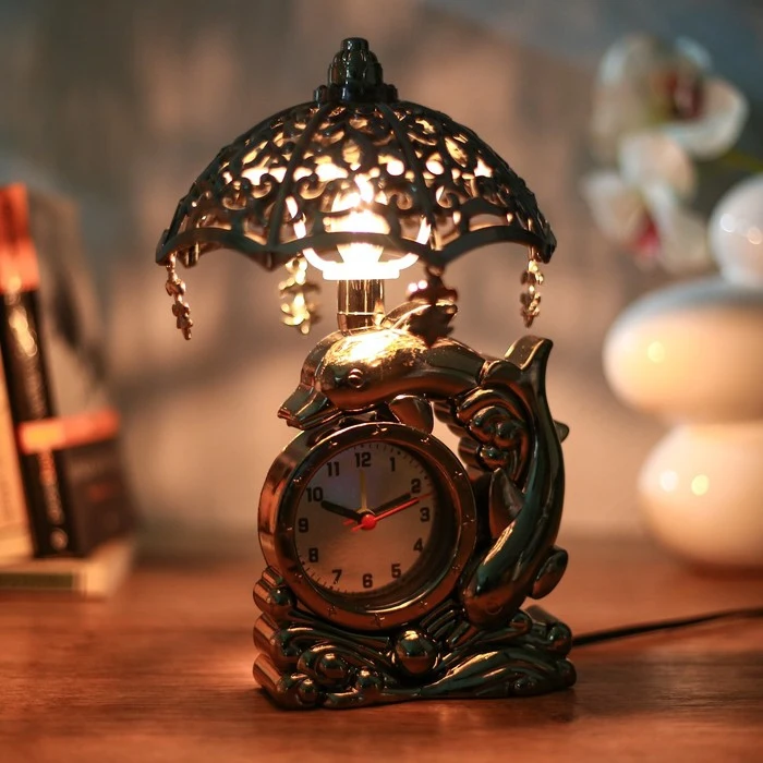 лампа ночник с часами. лампа с будильником mofem. настольный светильник с часами. настольный светильник с часами. настольная лампа vivian desk lamp.