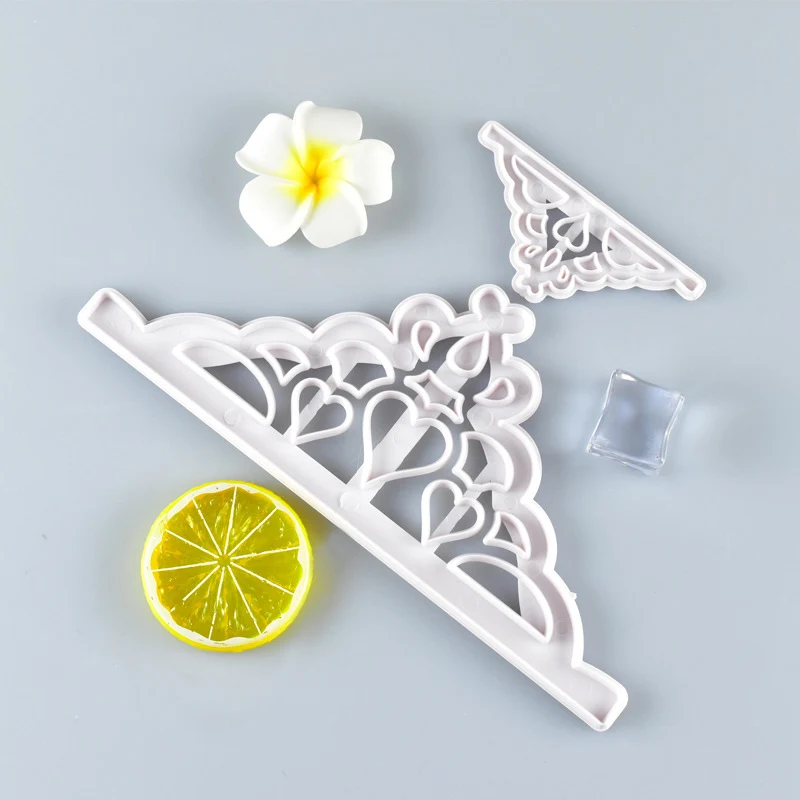 

2pcs Crown Plastic Fondant Cutter Cake Mold Fondant Cupcake Decorating Tools