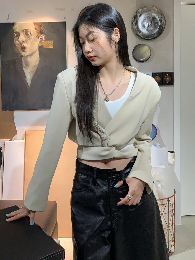 

Женское повседневное короткое пальто TWOTWIN, Осеннее Свободное пальто с V-образным вырезом и длинным рукавом, на одной пуговице, со шнуровкой, ...