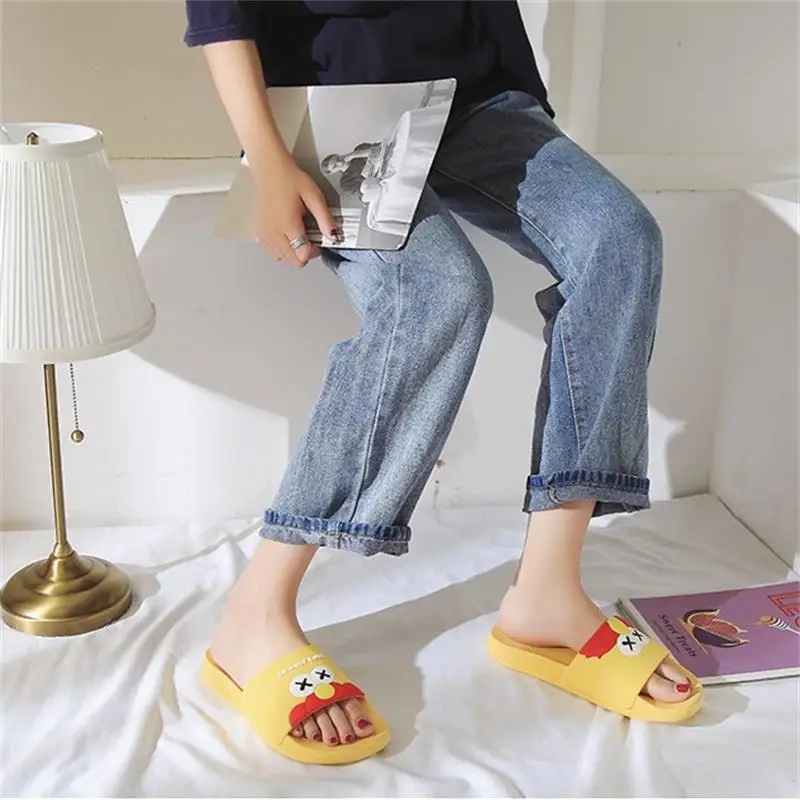 Летние тапочки женская пляжная обувь на плоской подошве Симпатичные домашние