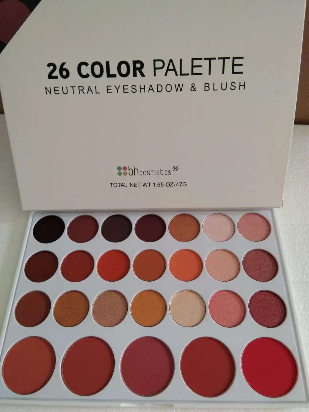 

26 Colors Eyeshadow & Blush Palette Eye Shadow Makeup Palette Eyes Cosmetic Contouring Kit for Professional Daily Use